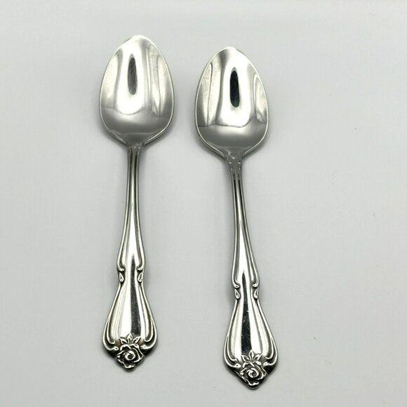 Oneida ARBOR‎ ROSE TRUE ROSE 1881 Rogers Stainless Flatware TWO Teaspoons Spoons - Picture 1 of 9